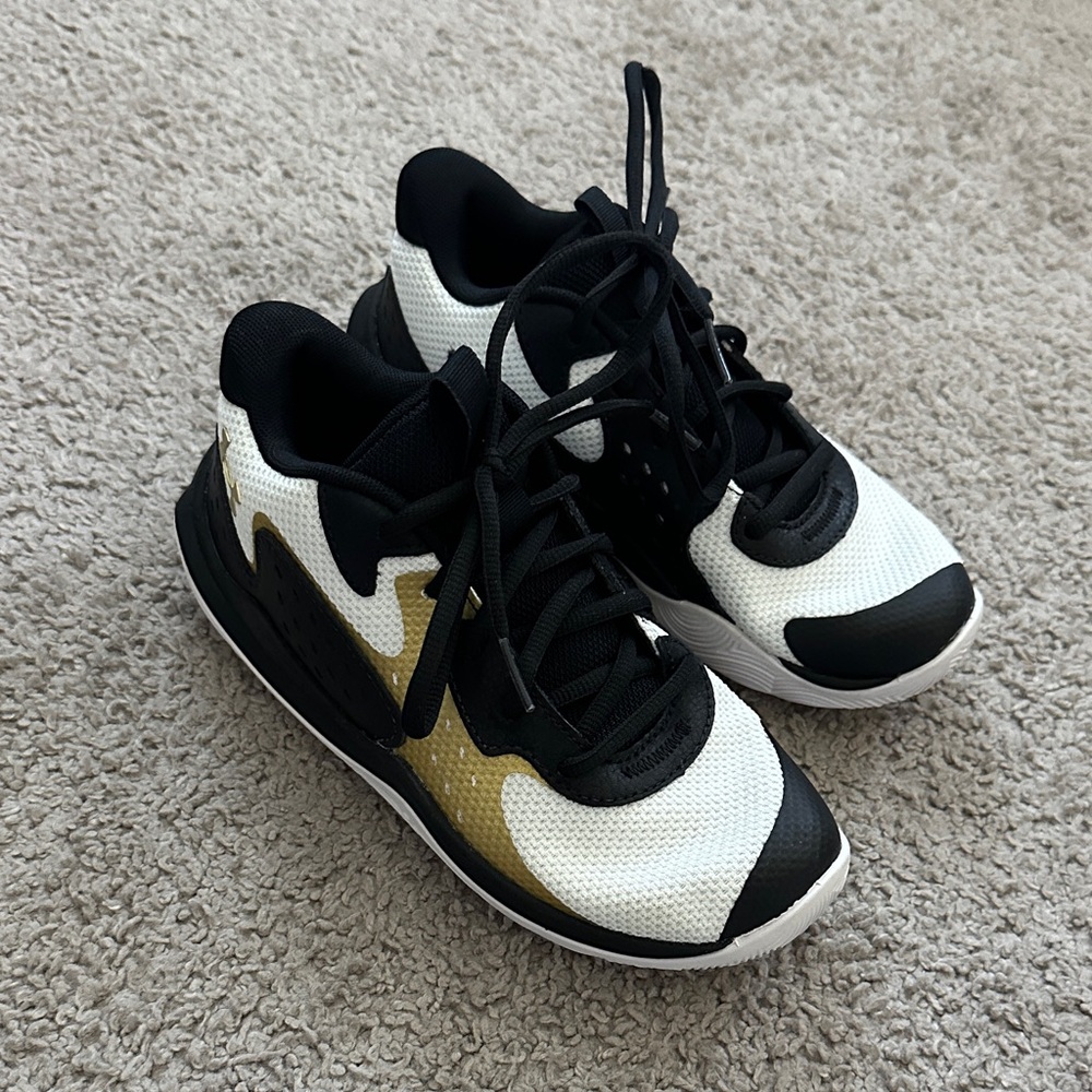 Under Armour Kids Sneakers Black White Gold